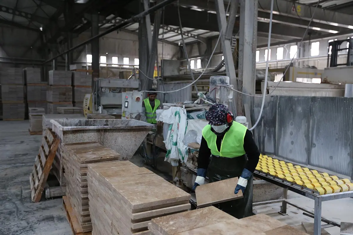 OUR FACTORY COVERS AN AREA OF 40,000 m² OUR FACTORY COVERS AN AREA OF 40,000 m²